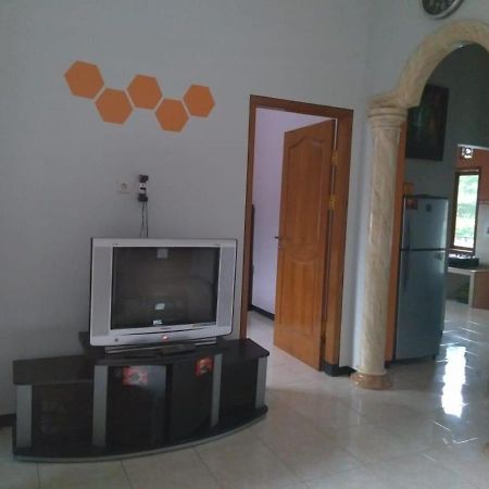 Villa Trijaya Batu  Extérieur photo